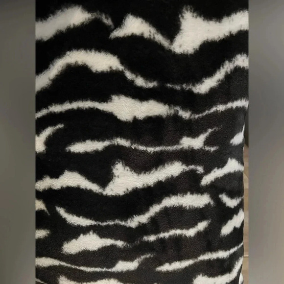 Set of 2 decorative zebra print pilllows - Picture 5 of 10